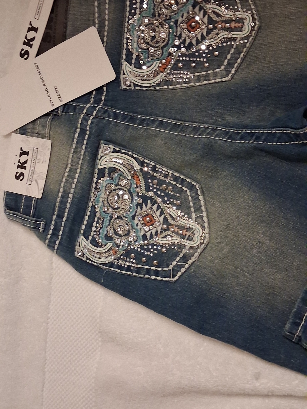 NWT SKY Embellished Steer Skull Back Pocket Bootcut Jeans Size 5/27 - Picture 3 of 3